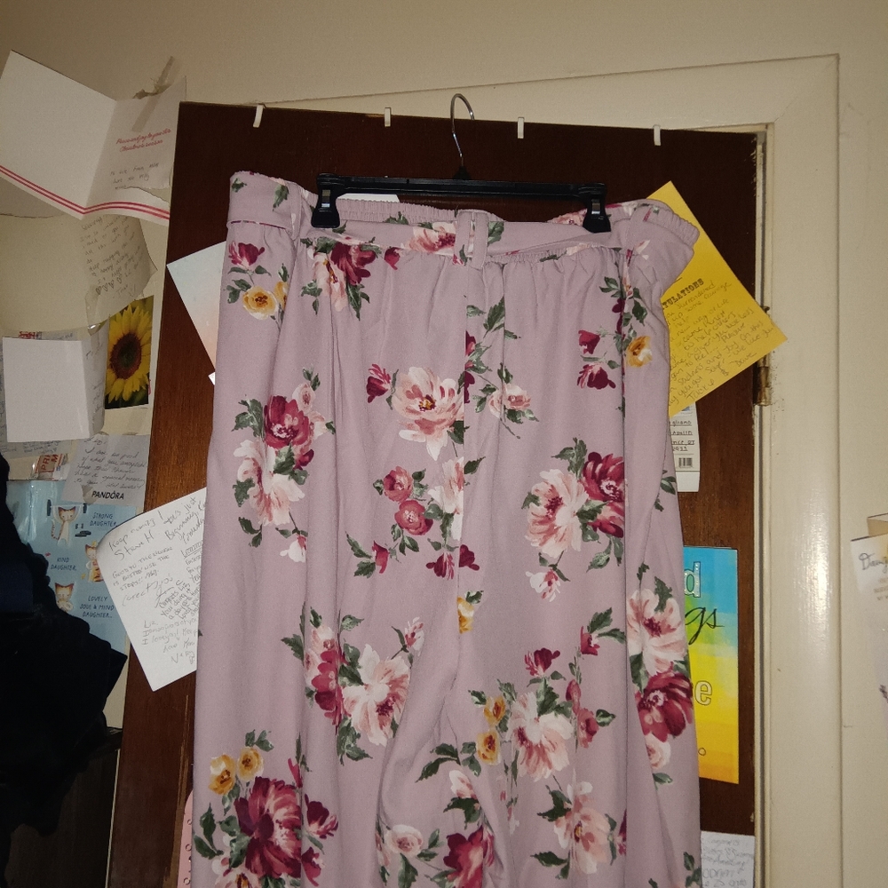 TORRID high waisted floral trousers ๐ - Picture 9 of 10